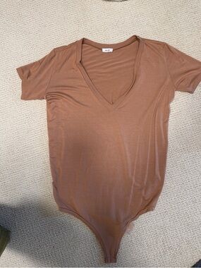 ALIX NYC Rust Brown V-Neck Short Sleeve Bodysuit